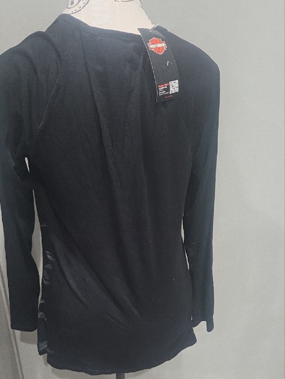 Harley-Davidson Black Tee with Silver Rhinestone Logo - Picture 5 of 6